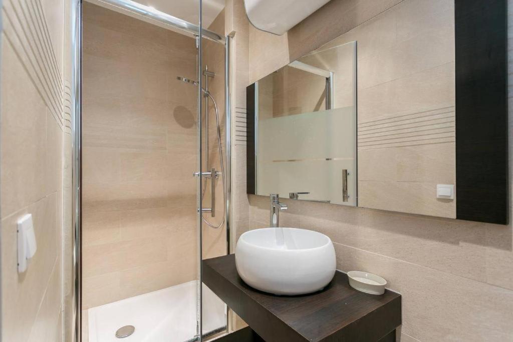 Modernized Studio - Meters From The Invalides Gardens Leilighet Paris Eksteriør bilde